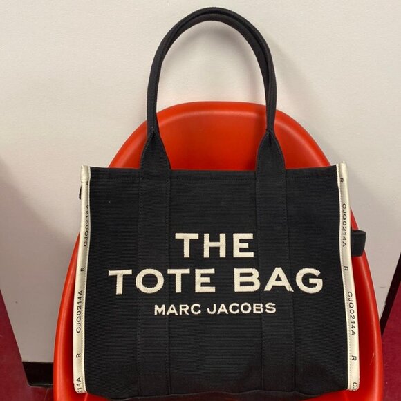Marc Jacobs The Jacquard Large Tote Bag BLACK Model M0017048-001 - Picture 2 of 10